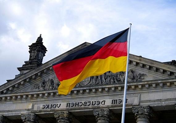 Flag of Germany in front Dem Deutschen Volke building